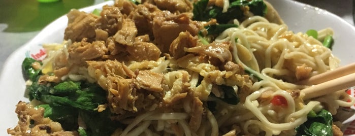 Mie Ayam Jakarta is one of Tempat Makan.