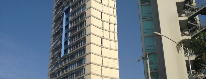 Torre Zafiro is one of Lieux qui ont plu à Angel.