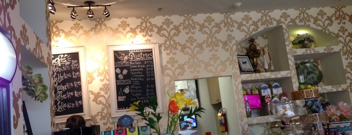 Madeleine Café Bistro is one of Vanessaさんのお気に入りスポット.