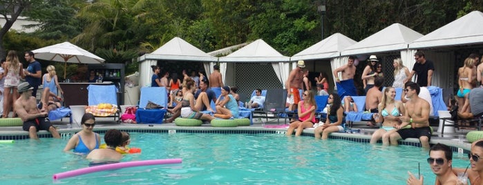 Pool at W Hotel - Westwood is one of Ericさんのお気に入りスポット.