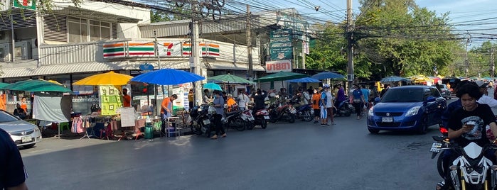 ตลาดนัดสวนพฤกษ์ is one of Bangkok.