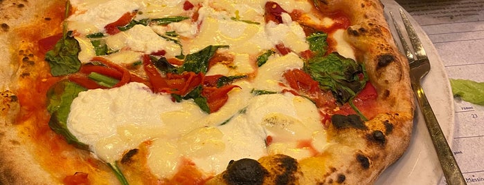 Paesano Pizza is one of Lugares guardados de Henry.