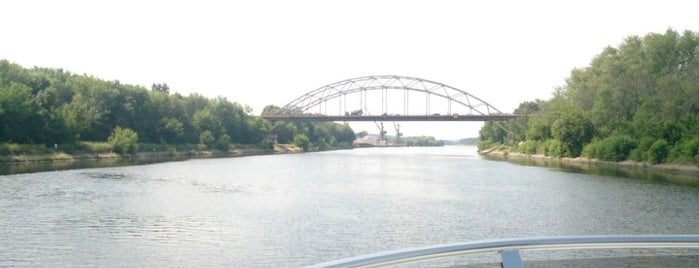 Рогачёвский мост is one of Orte, die İsmail gefallen.