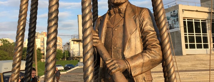Жюль Верн is one of Скульптуры и памятники  на улицах Н.Новгорода.
