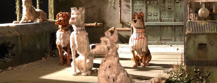 Isle of Dogs Exhibition is one of Ashleigh'in Beğendiği Mekanlar.