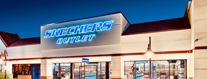 SKECHERS Warehouse Outlet is one of Lugares favoritos de Dean.