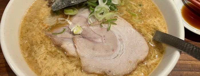 萬珍軒 is one of ラーメン.