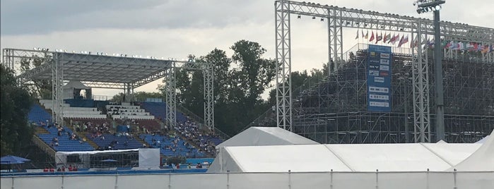 17th FINA World Championships Nyitóünnepség is one of Katka 님이 좋아한 장소.