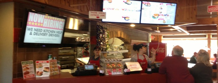 Davanni's Pizza and Hot Hoagies is one of สถานที่ที่ Nate ถูกใจ.