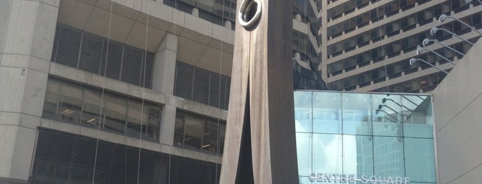 Clothespin Statue is one of World's Largest ____ in the US.