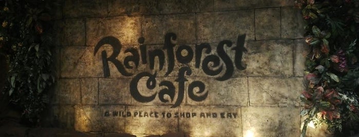 Rainforest Cafe is one of Tempat yang Disukai Kim.