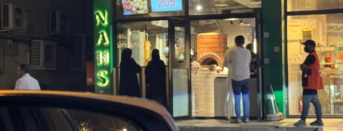 شاورما ناهس is one of Sandwiches | Riyadh 🌯.