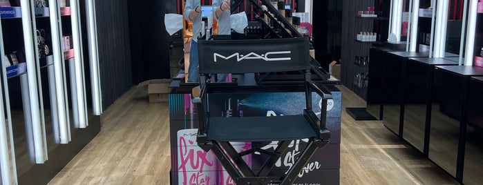 MAC Cosmetics is one of Lojas.