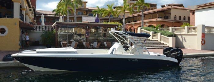Robinson Speed Boat Charters & Cruise Excursions Sint Maarten is one of Mike'nin Beğendiği Mekanlar.