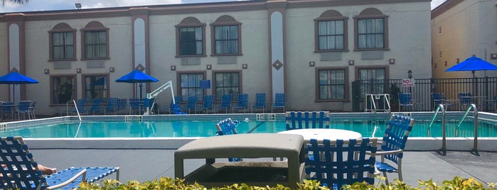 La Quinta Inn & Suites Orlando I Drive/Conv Center is one of Locais curtidos por Monibru.