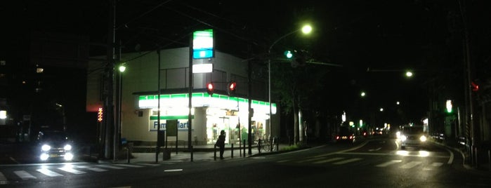 ファミリーマート 戸塚町店 is one of Sun.