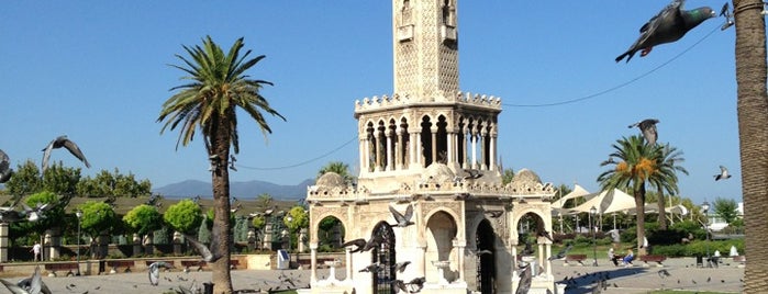 Konak Saat Kulesi is one of Posti salvati di Γιεσιμ.