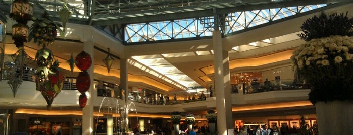 The Gardens Mall is one of Lugares favoritos de Elias.