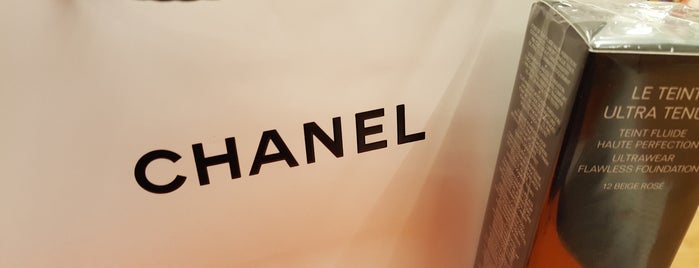 Chanel Parfums & Beauté is one of Shopping JK Iguatemi.