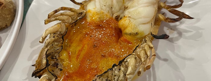 เรือโป๊ะ Seafood by แสนสมบูรณ์ is one of The 15 Best Places for Fresh Seafood in Bangkok.