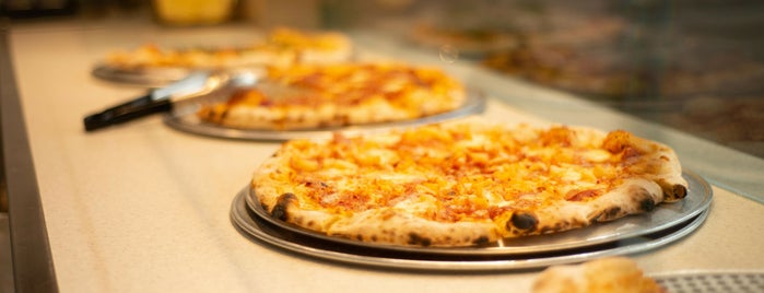 Megabite Pizza Davie St. is one of Lugares favoritos de Mint.