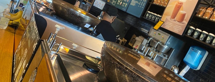 Starbucks is one of Lieux sauvegardés par Ahmed.
