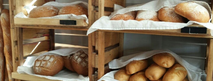 la fábrica panadería y pasteleria boutique is one of Locais curtidos por Pablo.