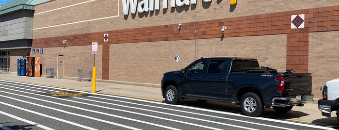 Walmart Supercenter is one of kellerhalls hangouts.