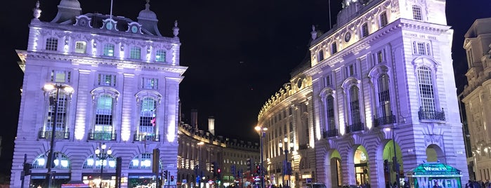 Piccadilly Circus is one of Orte, die Dsignoria gefallen.