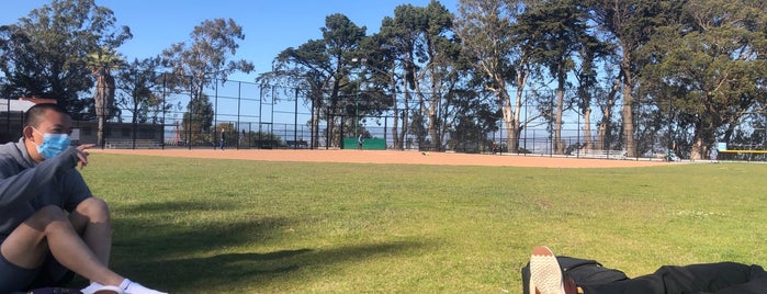 Potrero Hill Recreation Center is one of Jason'un Beğendiği Mekanlar.