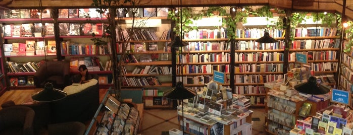 Cafebrería El Péndulo is one of Bookstores - International.
