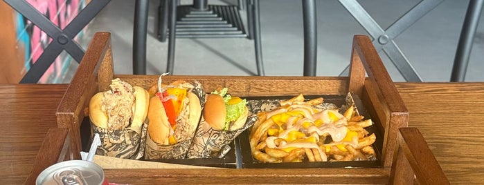 Graffiti Burger is one of สถานที่ที่บันทึกไว้ของ Nouf.