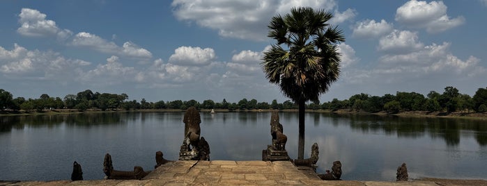 Sras Srang is one of 1 day in Angkor.