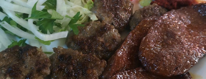 Dilek Köfte ve Et Galerisi is one of İzmir yemek.