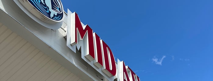 Mid-Atlantic Seafood & Produce Market is one of Baltimore Eats.