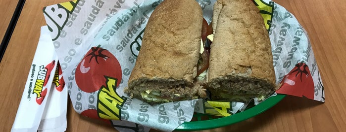 Subway is one of favoritos.