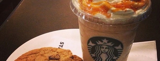 Starbucks is one of Orte, die Zahra gefallen.