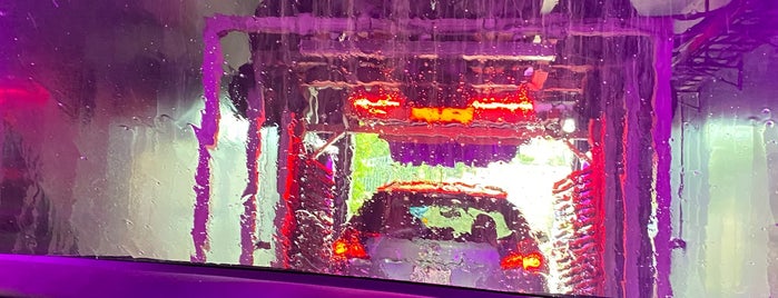 Sudsy's Car Wash is one of Daveさんのお気に入りスポット.