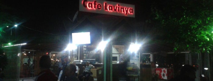 Cafe Lavinya is one of Locais curtidos por Mümine.