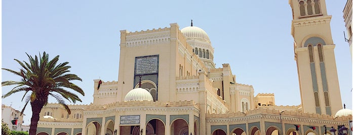 Maidan al Jazair Mosque is one of Tempat yang Disukai Hatem.