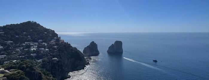Belvedere Punta Cannone is one of Capri 💕.