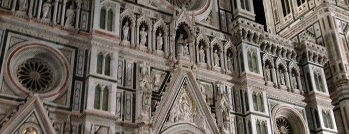 Piazza del Duomo is one of Tourguideandtourism'in Beğendiği Mekanlar.