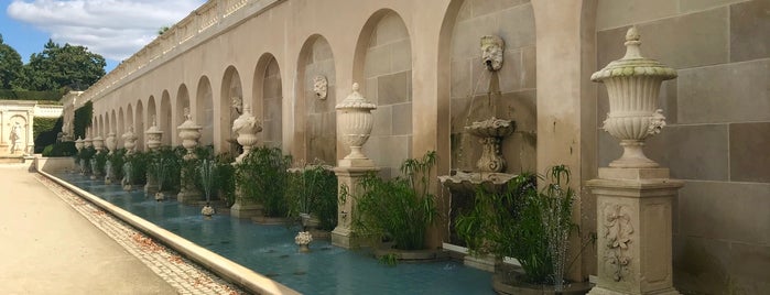 Fountain Gardens is one of Lugares favoritos de Alex.