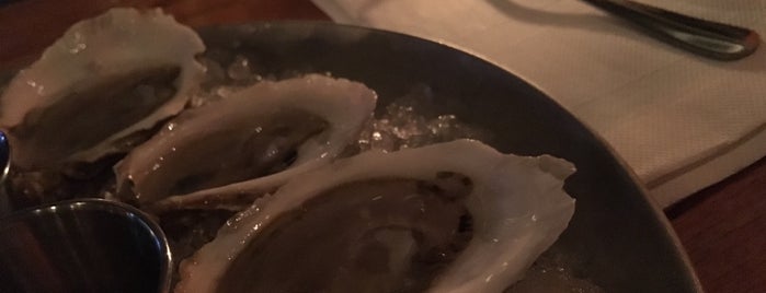 Swift Hibernian Lounge is one of NYC Oyster happy hour.