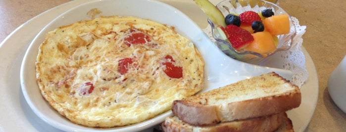 The Egg & I Restaurants is one of Lugares favoritos de James.
