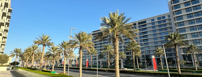 Diyar Al Muharraq is one of Orte, die M gefallen.