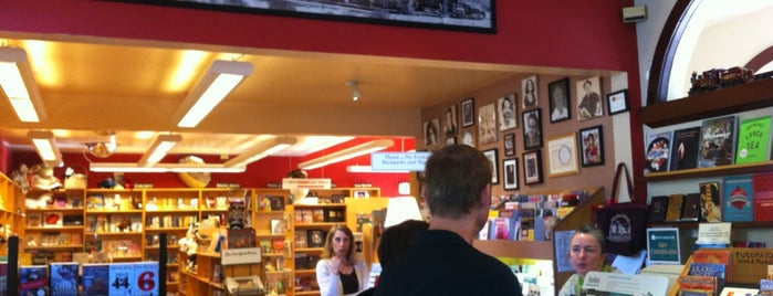 Depot Bookstore and Cafe is one of Posti che sono piaciuti a Ian.