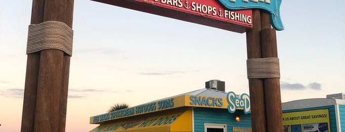 Cocoa Beach Gift Shop is one of สถานที่ที่ Mike ถูกใจ.