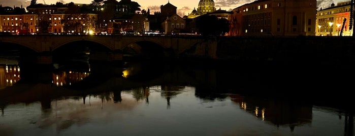 Ponte Sant'Angelo is one of Petr's Saved Places.