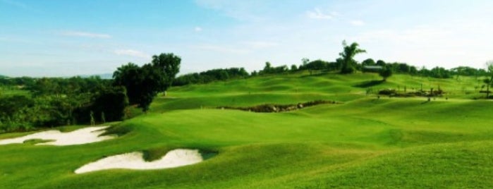 Saujana Golf & Country Club is one of Orte, die ꌅꁲꉣꂑꌚꁴꁲ꒒ gefallen.